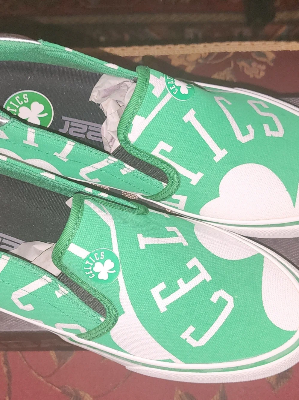 NBA Men 7.5 Green and White Slip-On Boat Shoes